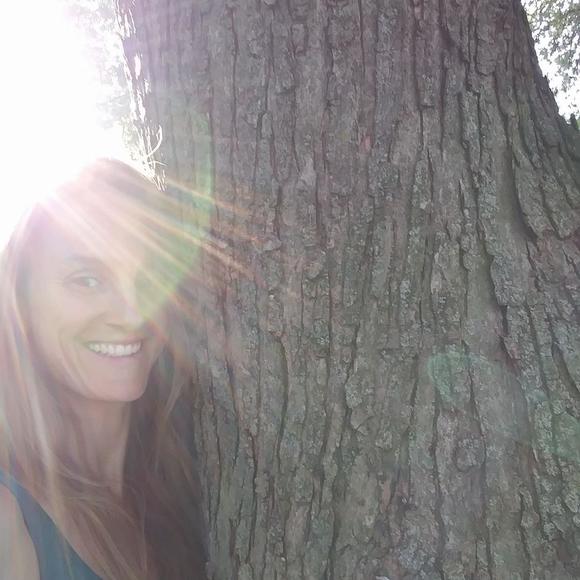 Meet your Posher, April - Picture 1 of 1